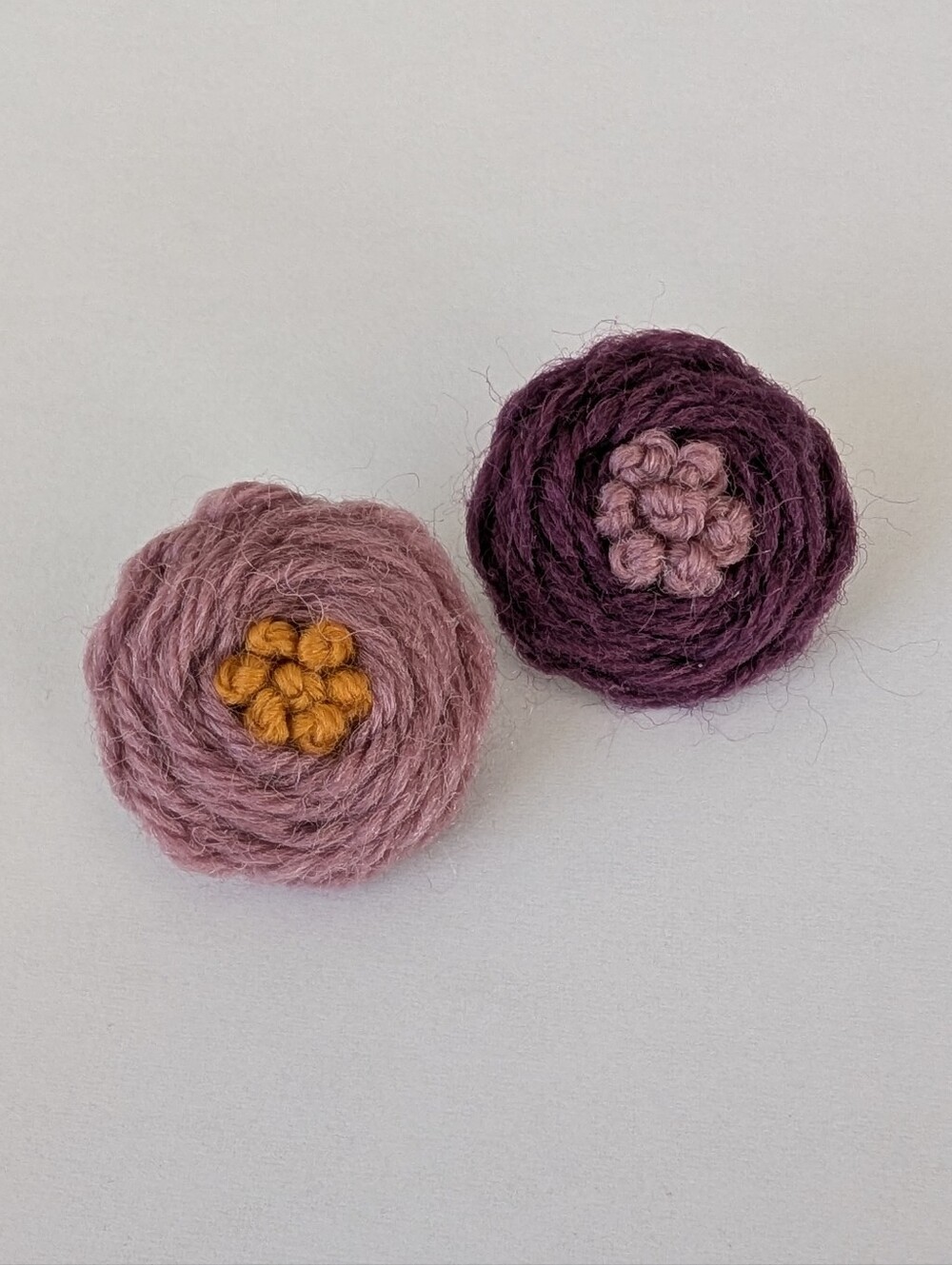 New 100% Wool Set Of Two Handmade Embroidered Purple Pink Rose Brooch Pins